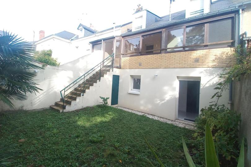 Photo n°1 - Louer un maison 8 pièces<br/> de 195 m² à Nantes (44100)